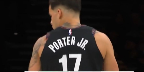 开云-真是自信！小迈克尔·波特踩着logo坚决出手 加长三分空心命中！