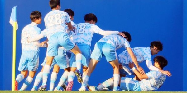 开云-日本高中足球大赛的战术革新①手拉手围圈跳舞进攻